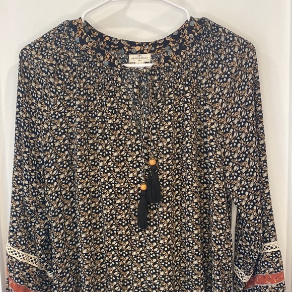 MASON & BELLE Caseey tassel boho blouse - Picture 2 of 10